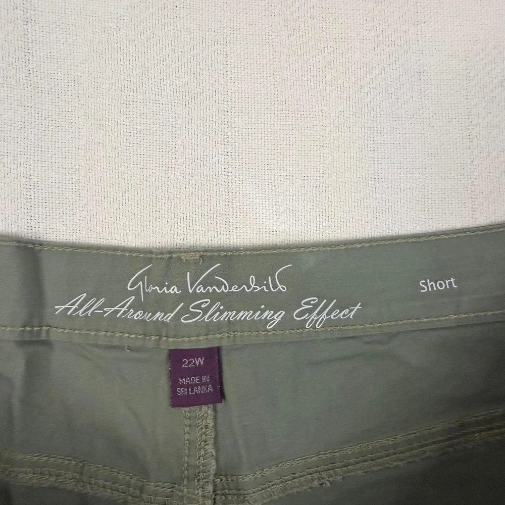 Gloria Vanderbilt Womens 22W Olive Green Pleated Shorts High Rise Relaxed Leg